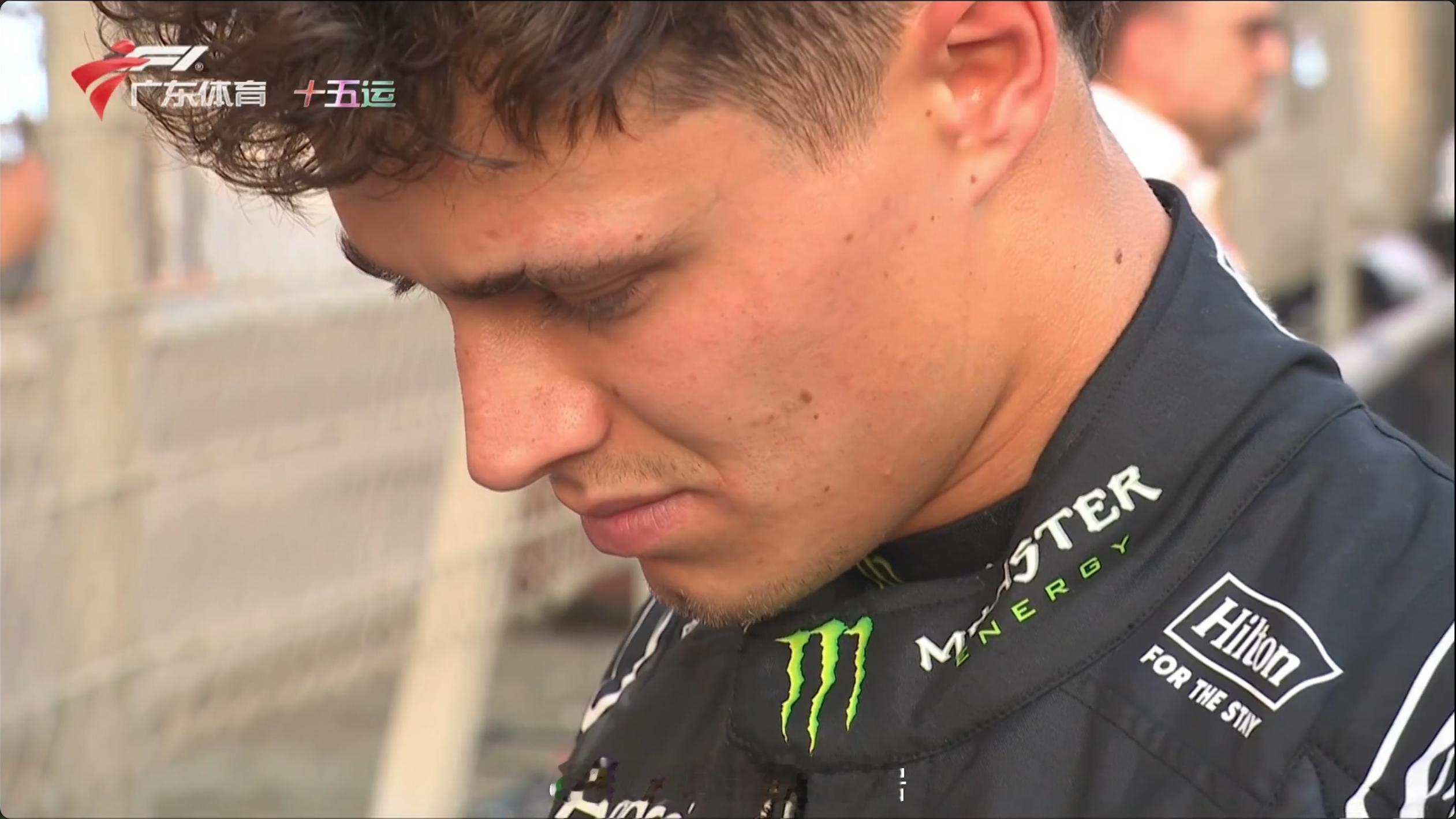 2025f1阿布扎比大奖赛 开波啦！PIA开局挺拼的，已经从外弯超越队友诺里斯了