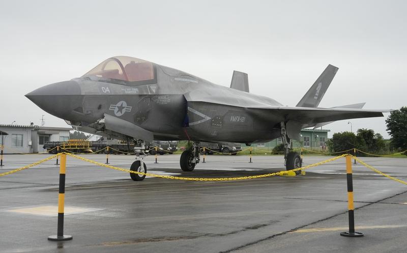 从地缘政治层面看，日本西南诸岛毗邻东亚大陆，其布防行为势必会对周边国家的安全造成