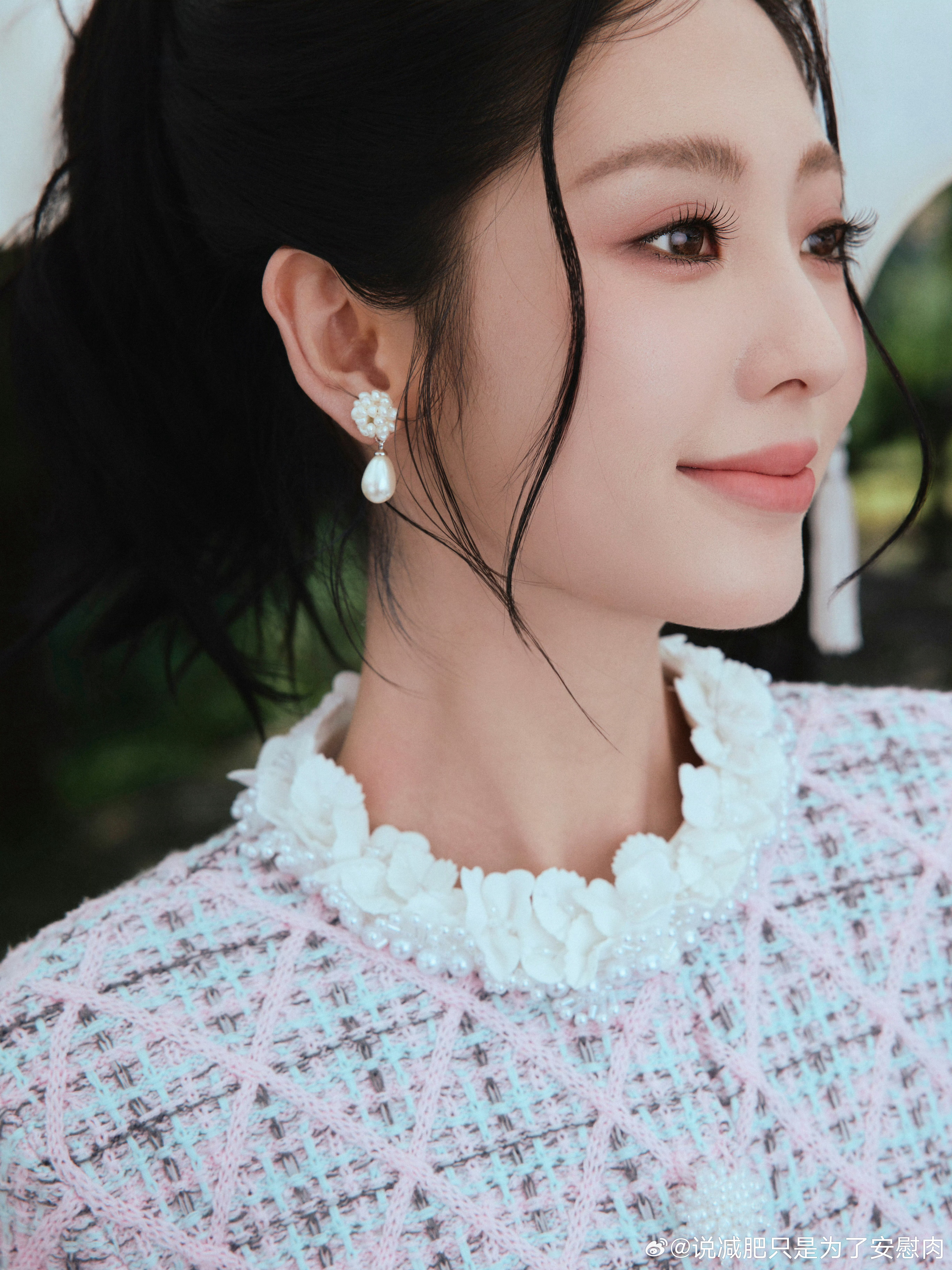 邢菲💛邢菲 她的瞳💛邢菲我乐个神落村童话书忘了关 公主跑出来了