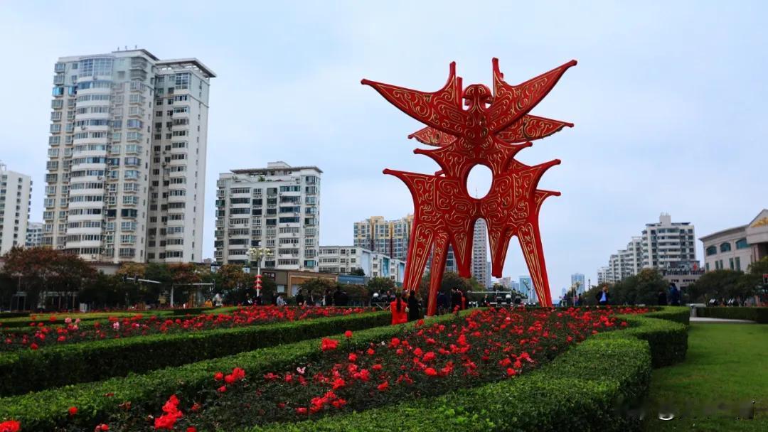 【飞阅商丘 商丘地标：城市印忆 人民公园：深秋美景上线】

商丘地标：城市印忆