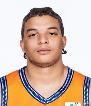 上海队夺冠路上的变数来了。那就是洛夫顿的态度问题。既上一场跟卢伟吵架之后，今天小