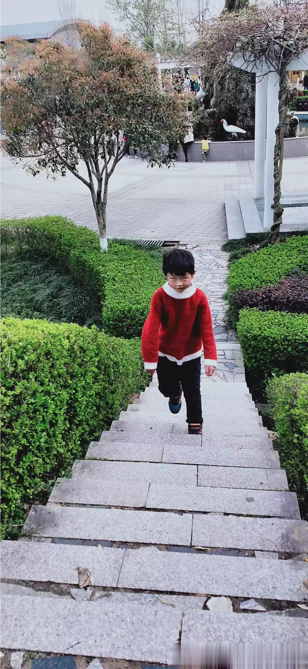 春天来了，孩子们开始踏青了！