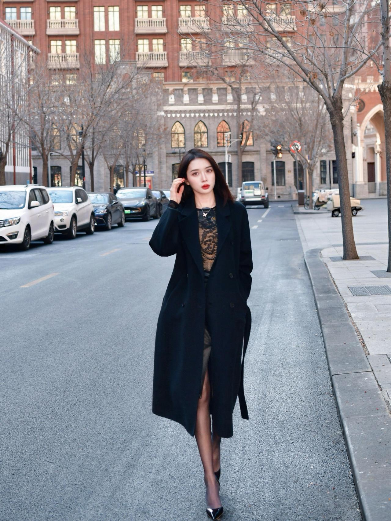 啥样的女人最有吸引力？可不光是脸蛋漂亮、身材好。
自带松弛感的女人魅力大。她们不