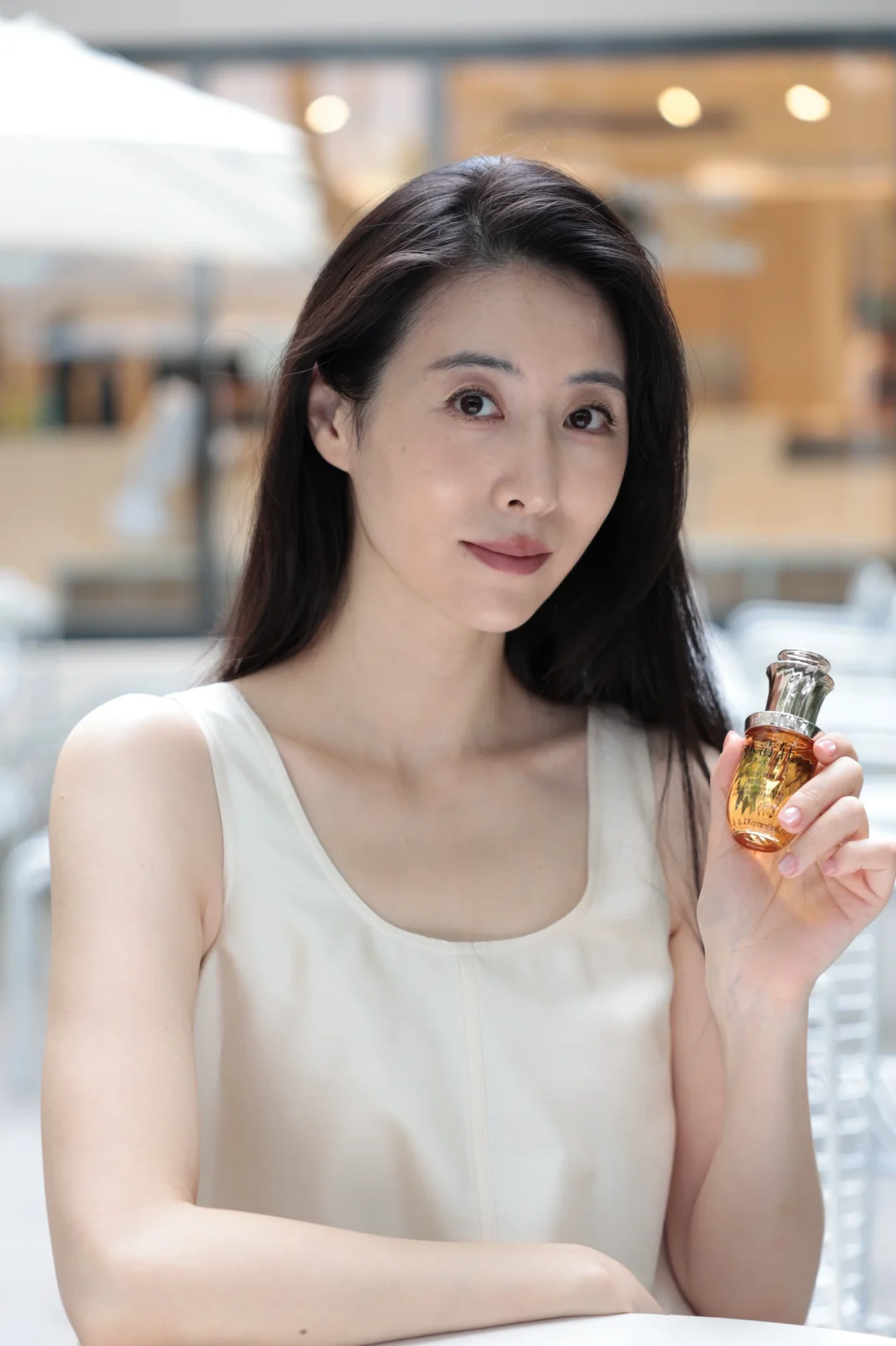 精华油是护肤品类掌管抗老的神，早用早受益！