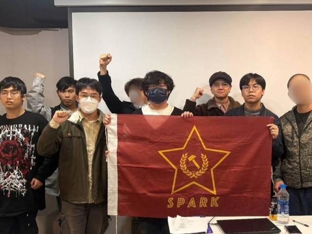 台媒曾报道，一群台湾年轻人在台北召开了创党大会。这群年轻人把原先名为 “火花 -