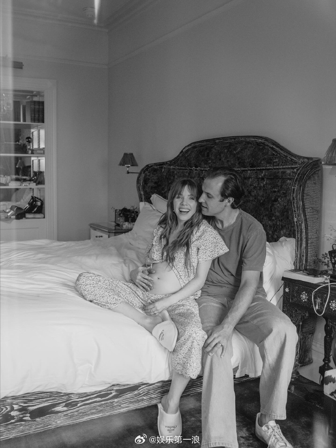 蹲妹官宣怀孕蹲妹宣布怀孕 蹲妹Carly Rae Jepsen发孕肚新照官宣怀孕