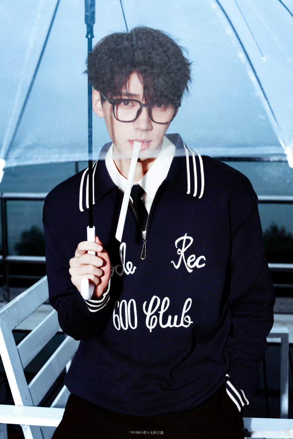 #周翊然叼吸管#你说的是这个吗？ ​​​
