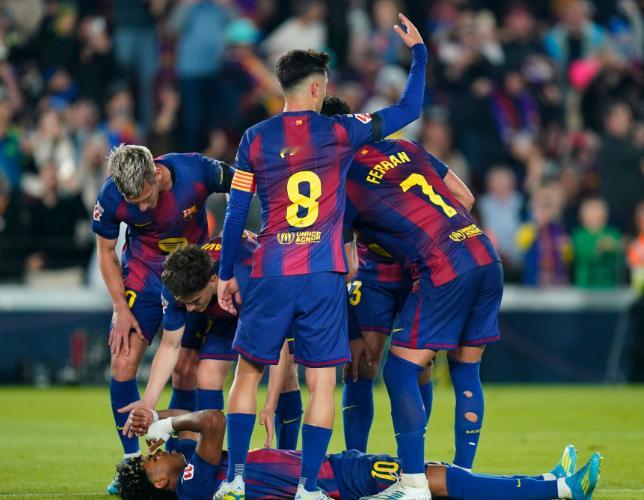 西甲第33轮比赛，巴萨主场1-0击败塞尔塔，亚马尔此役点射破门，但因伤离场。据西