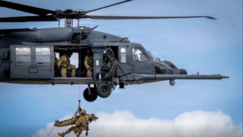 图文：美军营救F-15E武器系统操作员的行动成本可能高达4.28亿美元

202