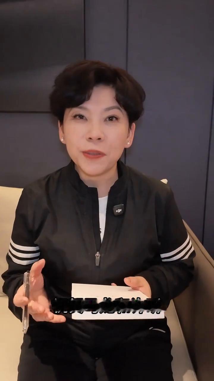祝贺马龙和许昕获得了刚刚结束的全国乒乓球锦标赛的男子双打的冠军。姜还是老的辣，今