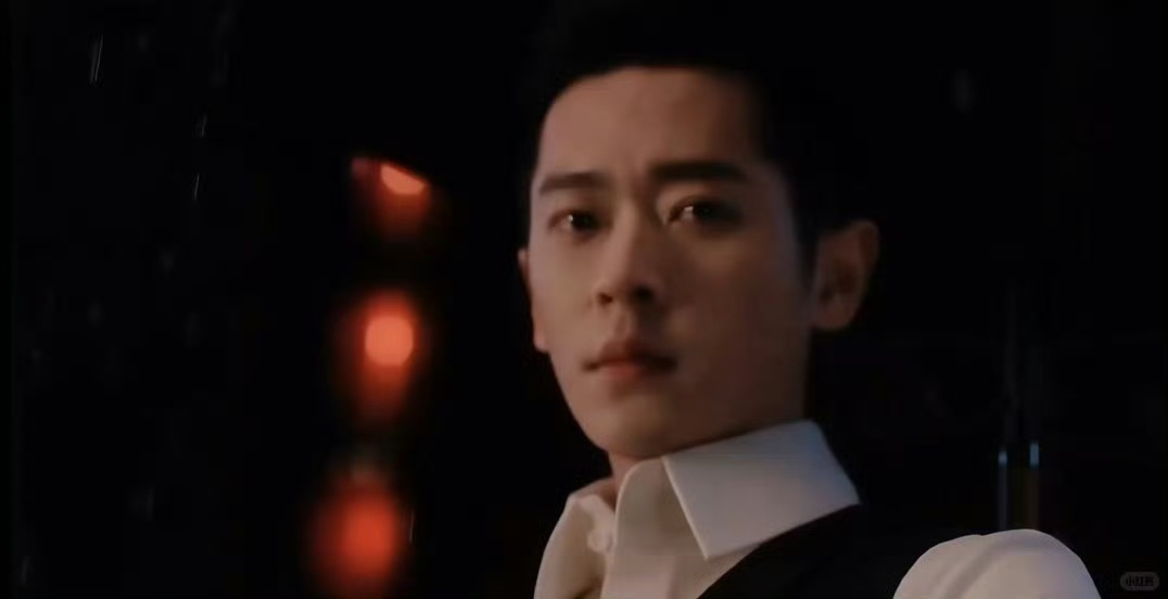 丞磊真的好会演《玉簟秋》解锁丞磊民国军阀少帅新面貌。虞昶轩人前是恣意张扬的混世魔