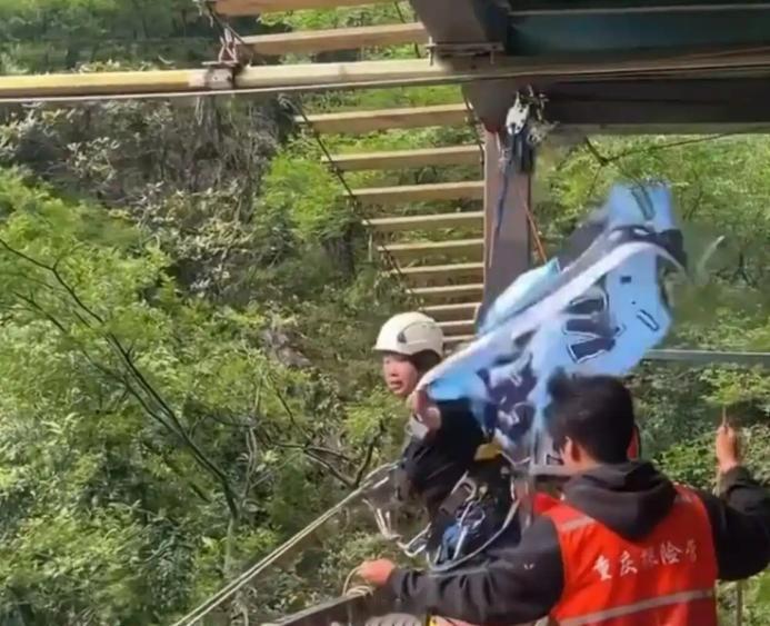说实在的前些天那起悬崖秋千坠落案的最大问题本不是网上传的“没绑紧”。而是它从根上