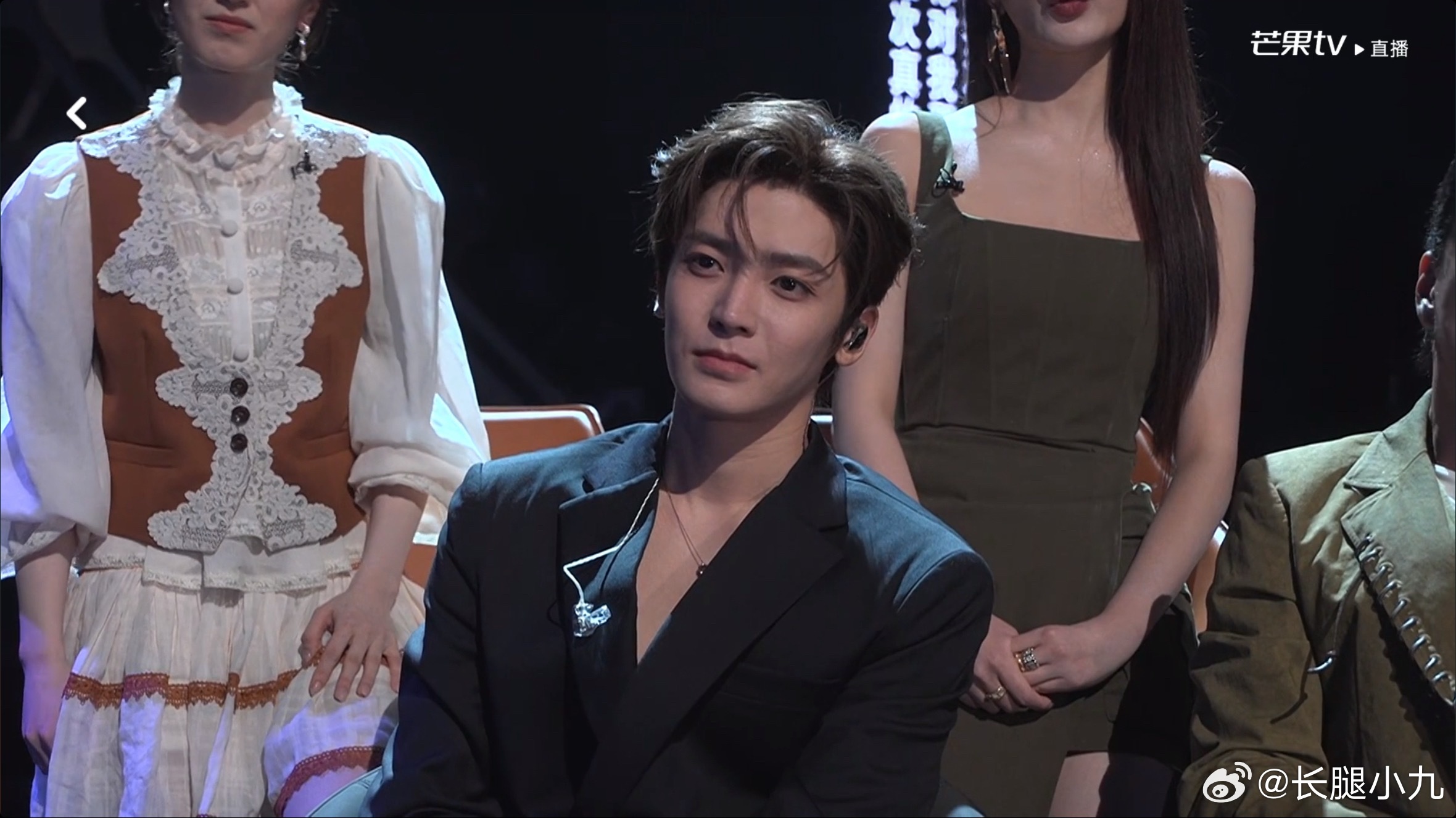 侯明昊 他说 “我很满足了已经”侯明昊你真的很棒别哭 我们会一直在侯明昊歌声和脸