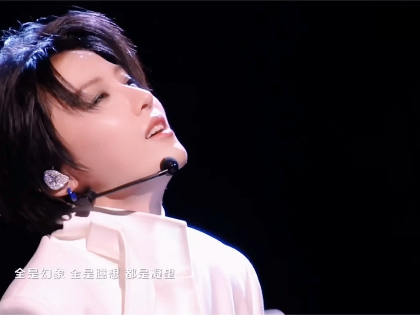 正在细细品味大美女动人的vocal… 