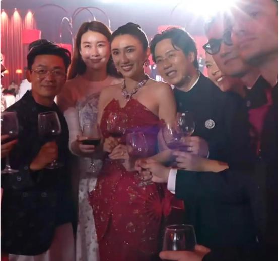王宝强，这次终于捡到宝了！7月6日，42岁的王宝强又一次冲上热搜，只不过这次不是