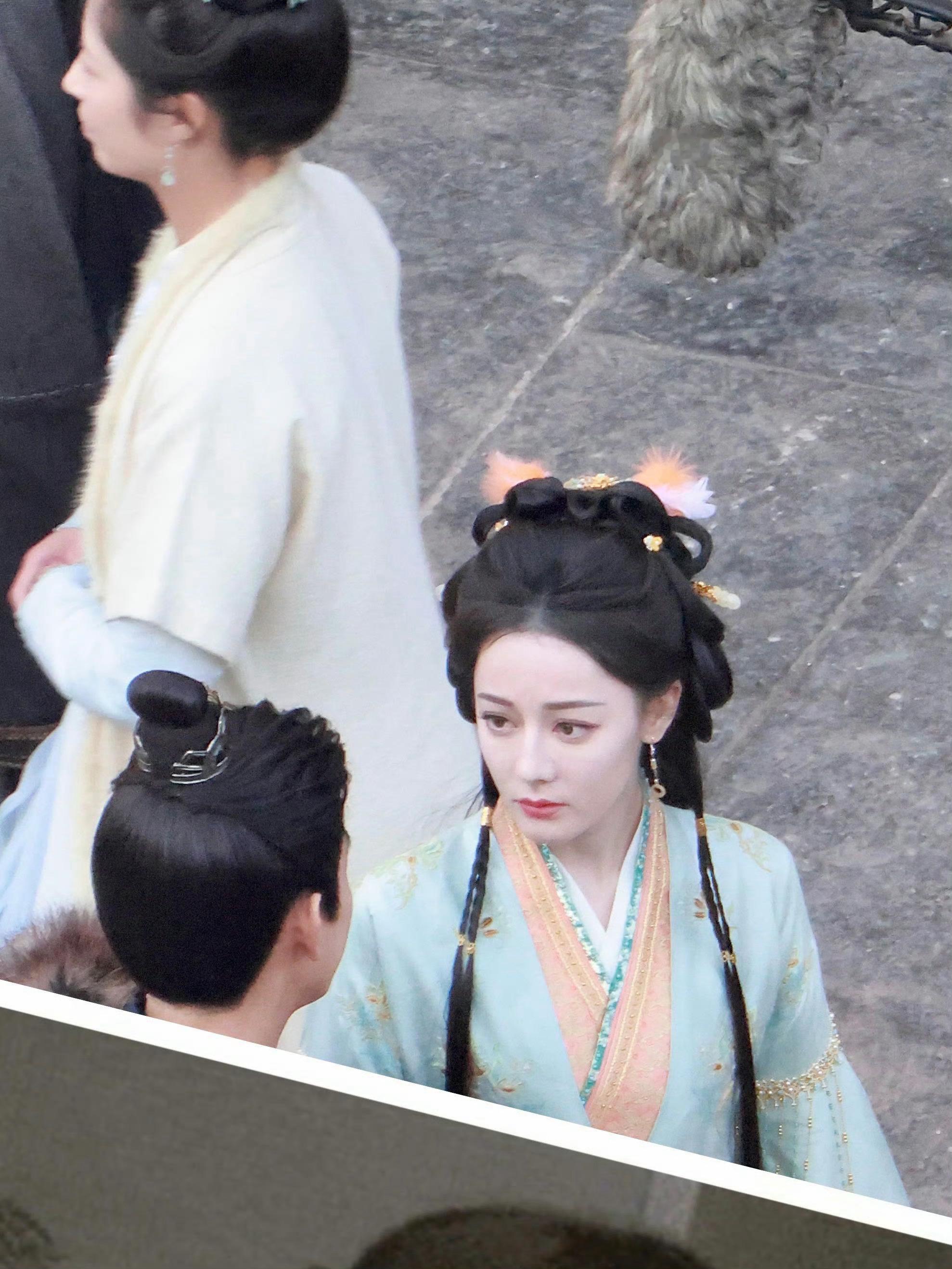 迪丽热巴今日路透 太可爱噜[可怜] ​​​