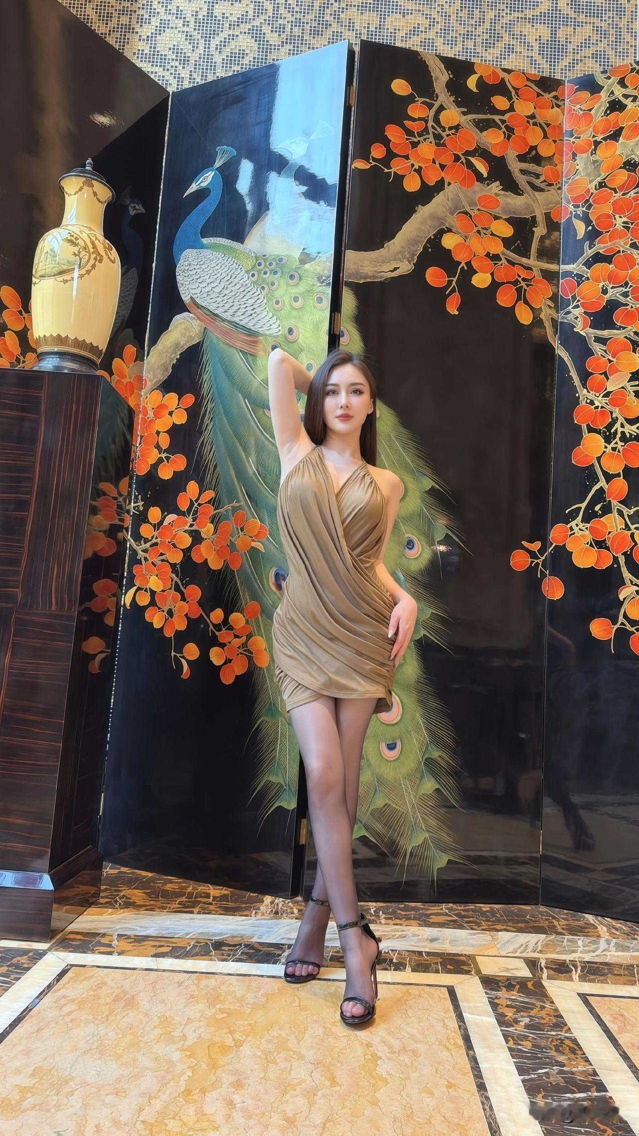 优雅气质，时尚穿搭，尽显女性魅力如何穿“连衣裙”才不俗气?