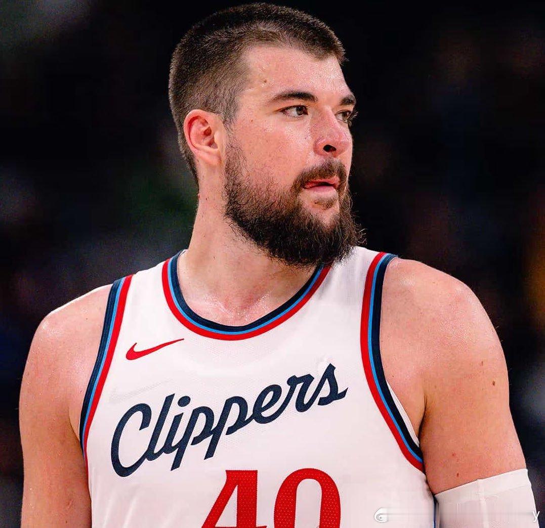 Sidery：竞争对手球队现在都在关注快船队是否会在交易季期间将伊维察·祖巴茨摆