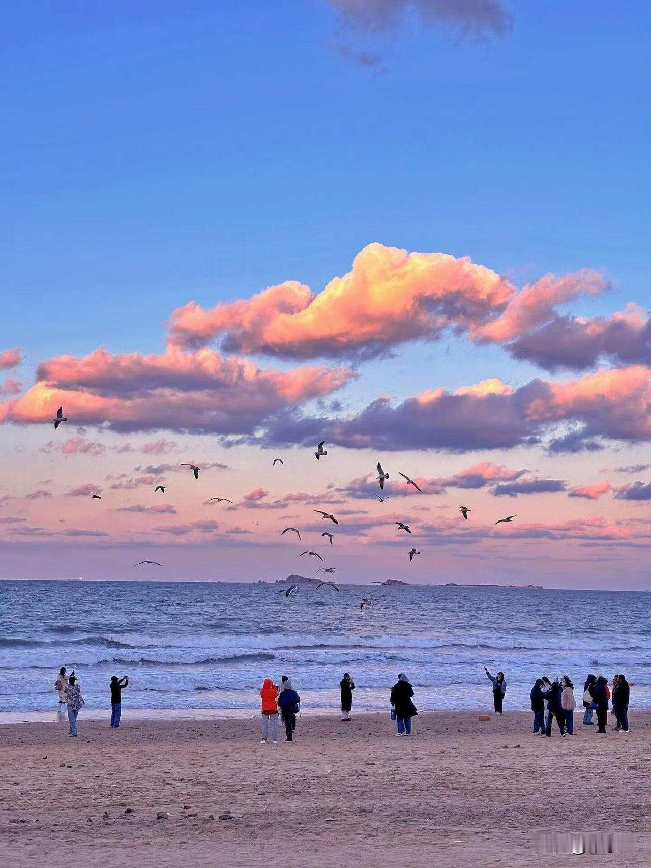 越是不能放下的，越容易失去，越想牢牢抓住的，越消失得快。执着什么就会失去什么，越