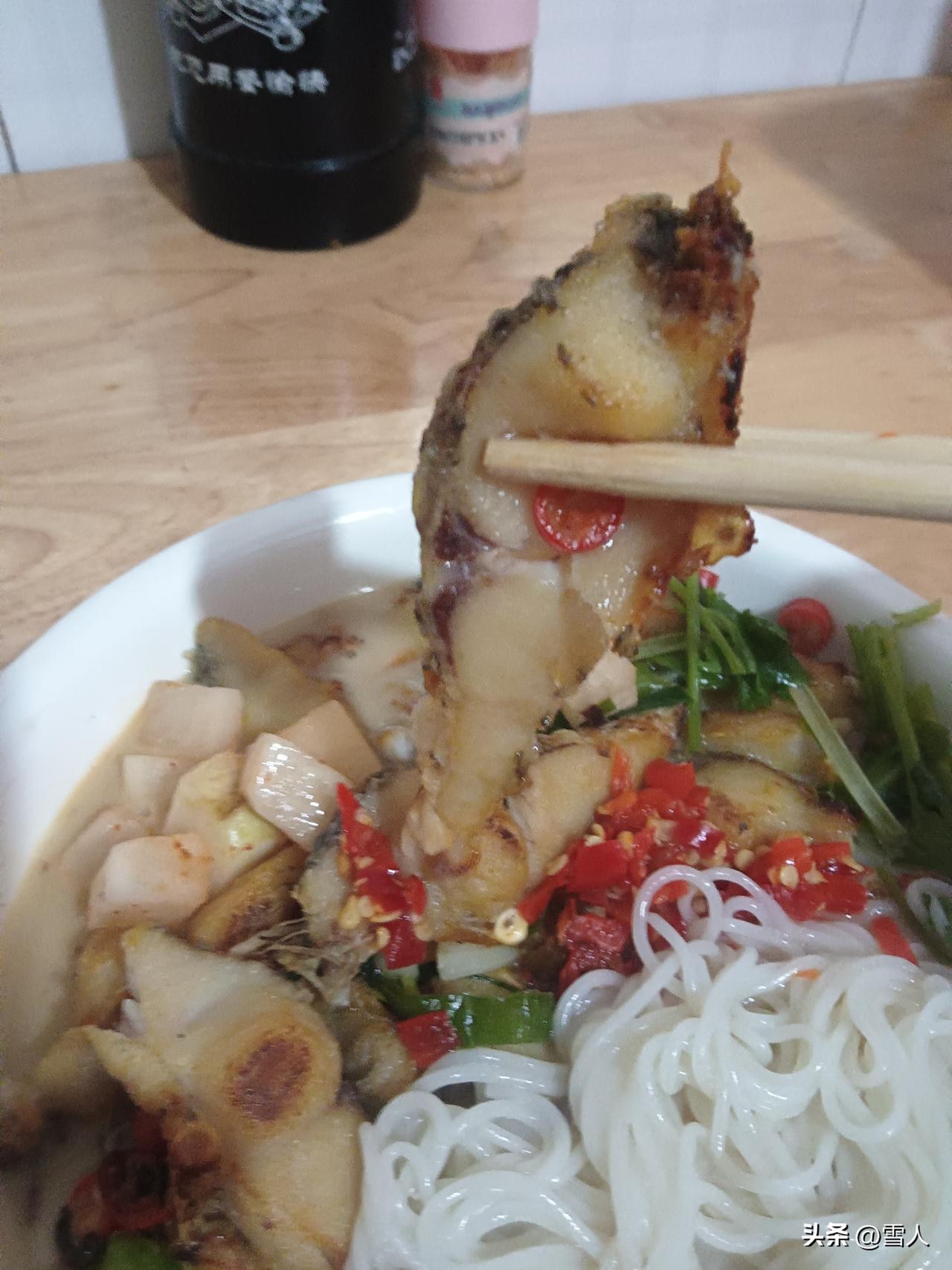 以前穷为何人们依旧怀念？只因人心底有记忆。很多人总说，过去日子穷，吃穿用度都紧巴