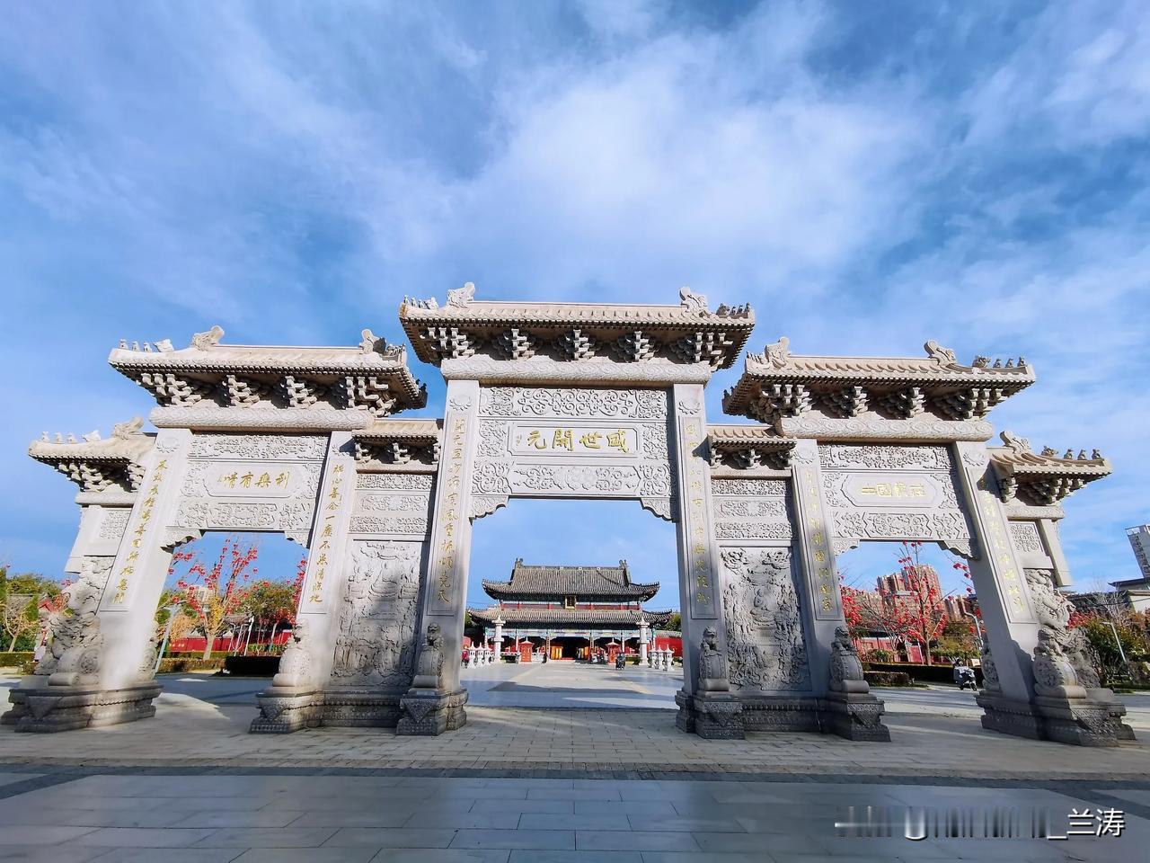 值此2025年新年元旦之际，我们满怀喜悦与希望，向广大读者致以最诚挚的祝福。愿新