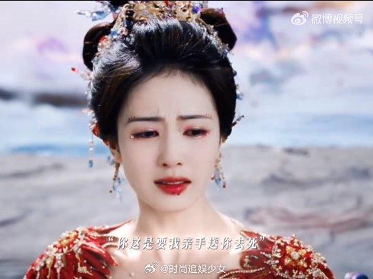 白鹿一穿嫁衣就开虐  陌离逼迫白烁嫁给自己，真是让人气愤不已！白烁为了救众仙妖，
