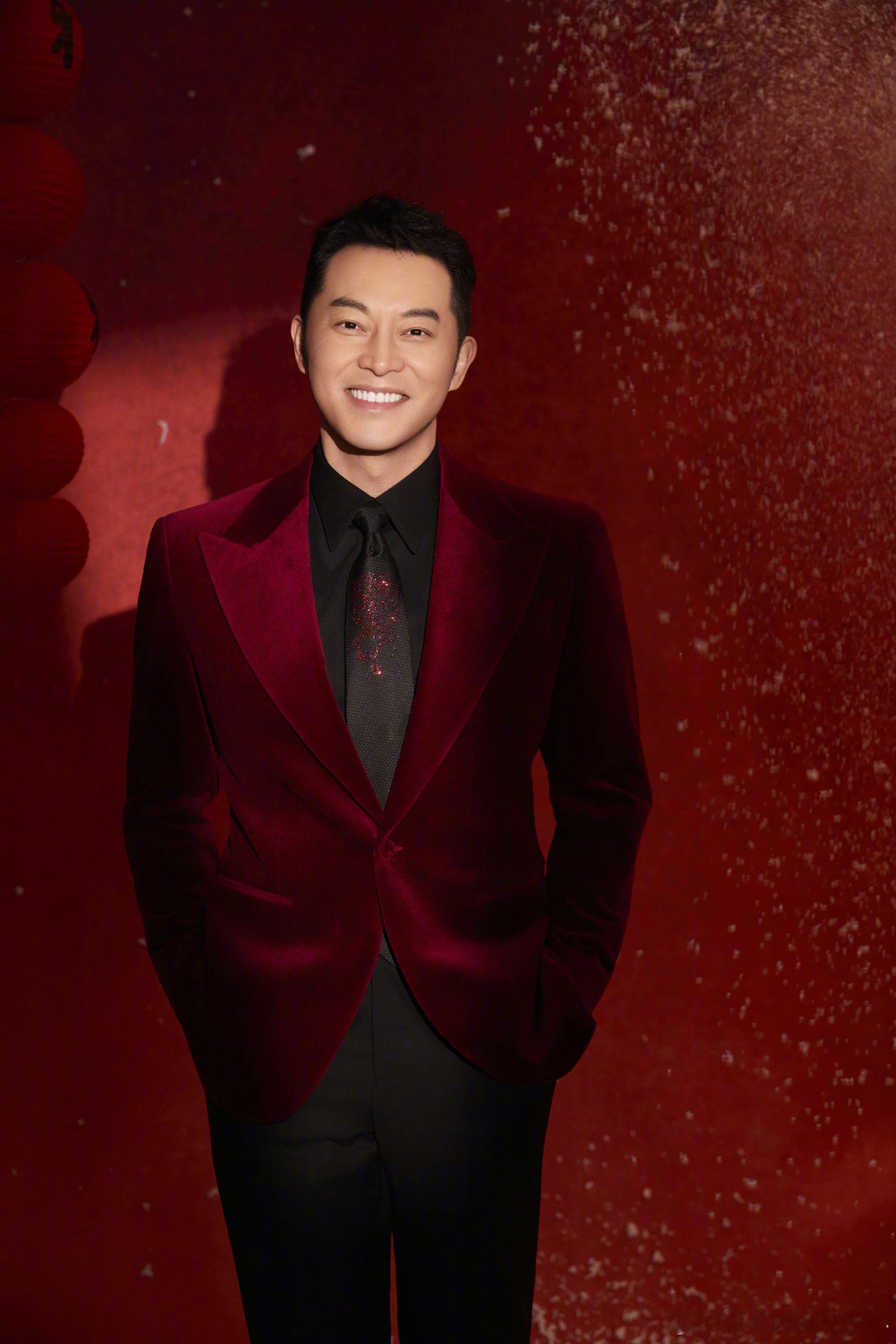 1.沙溢这几年跟老婆也是两地分居，他在国内工作，老婆没工作的时候大部分时间都待在
