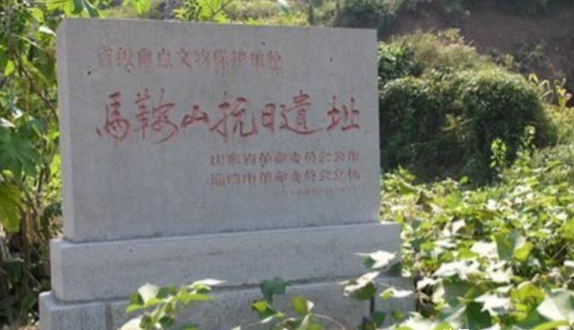 1942年，神枪手王凤麟遭叛徒出卖，被日军围在山上，打到只剩一颗子弹时，他犹豫了