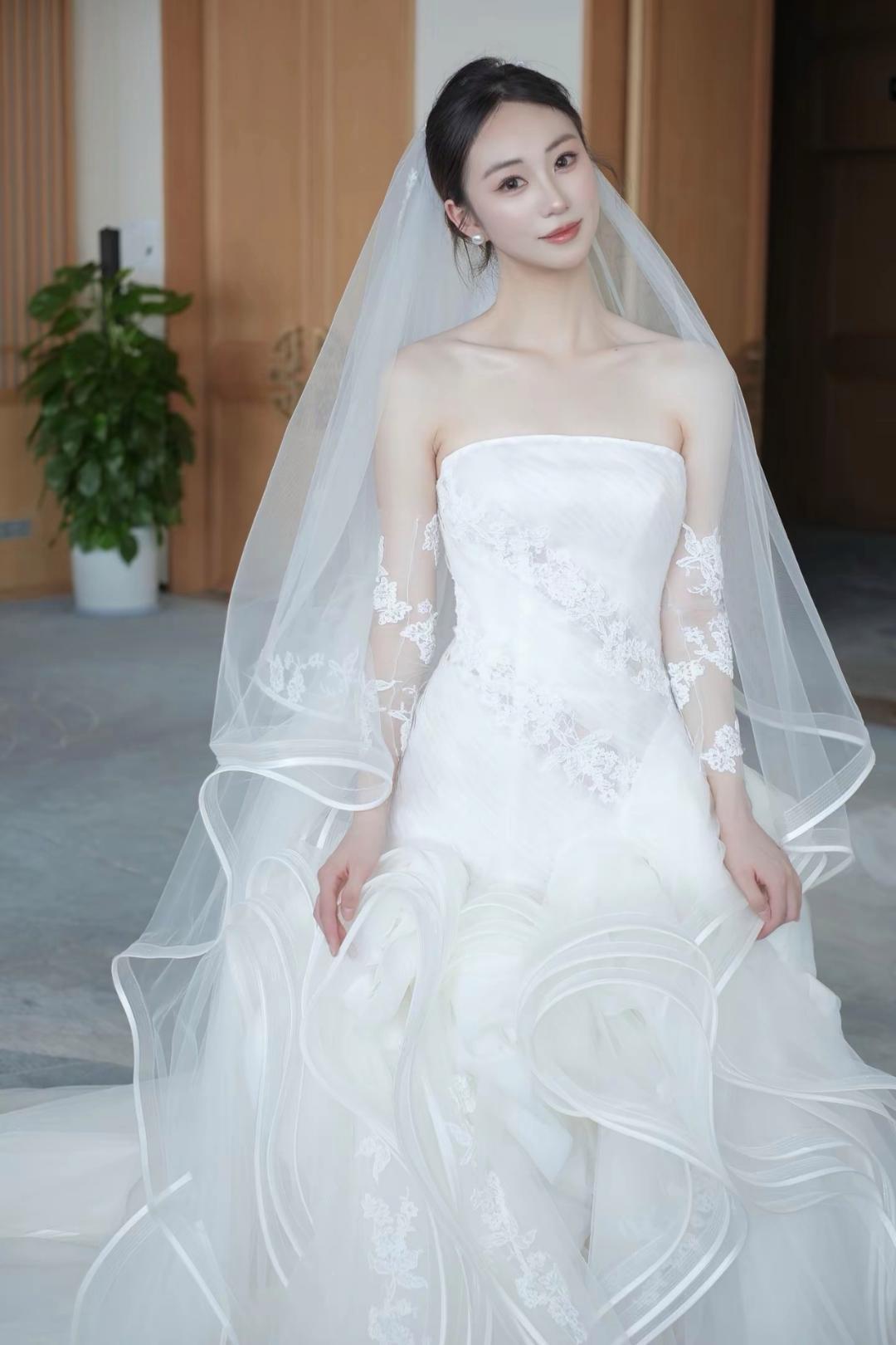 422、愿君既有乘风破浪的勇气，也有安于平凡的智慧，更有一路向前的坚定。