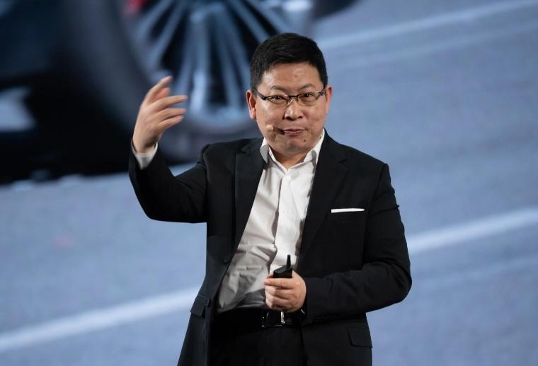 余承东又增加了个新职位，华为公司IRB主任，任正非亲自签发认证文件。该部门负责对
