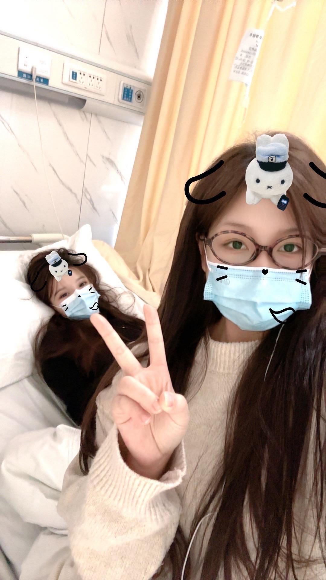 抬头一看，月色真美～