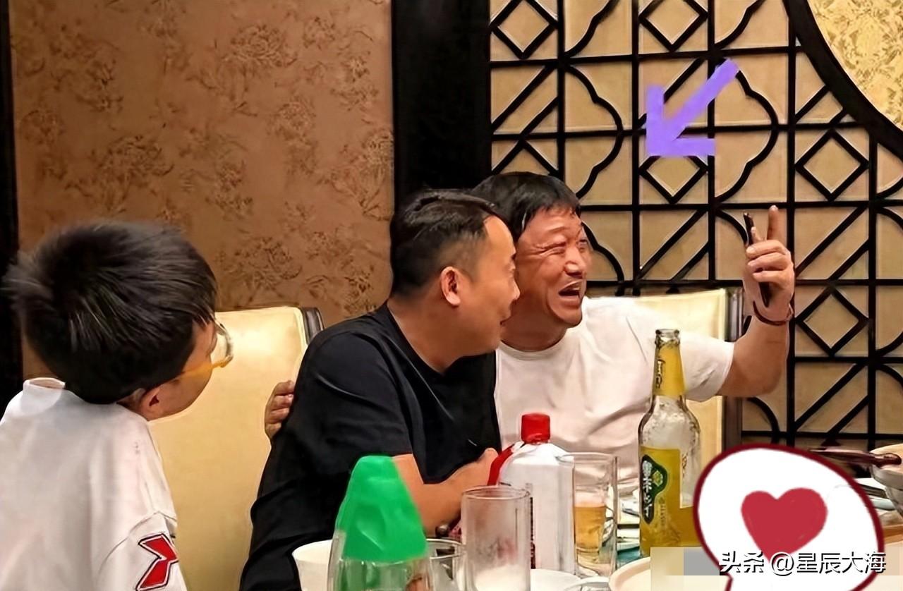 饭局好友暗中偷拍曝光，经历熟人背刺之后，贾冰再也不敢参加哥们局
 
一场私下的酒