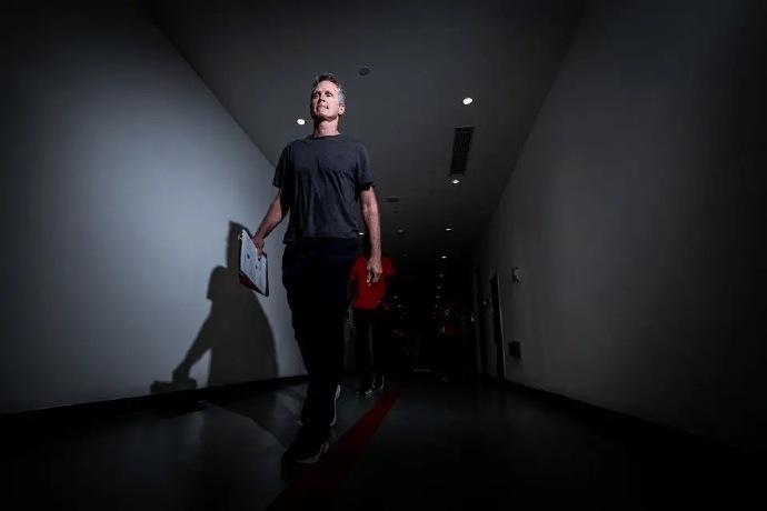 蒙特普尔：赛季刚结束那一周，我最先听到的消息就是：科尔大概率要离任了。其实早在本