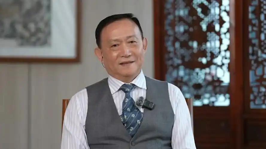 如今中国面临的最大风险，不是美国在南海搞什么航行自由，也不是芯片卡脖子，而是有人