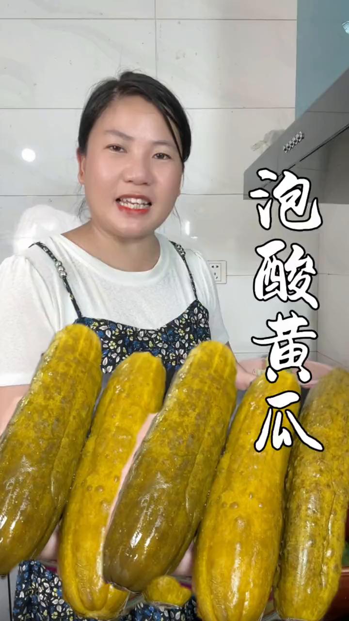 夏天吃不完的黄瓜别总凉拌着吃了，就像我这样做成泡酸黄瓜，又酸又脆的，开胃还解腻，
