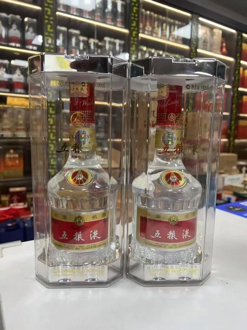 天，菩萨！谁能想到，以前稳得像靠山的白酒，现在崩得这么彻底。
 
开烟酒店的朋友