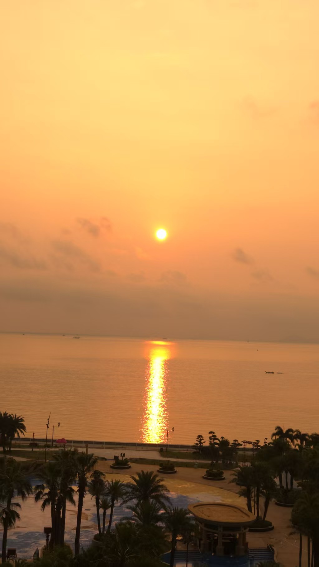 早，送上今天的日出，祝粉丝朋友周一不犯困！ 珠海·珠海长隆横琴湾酒店