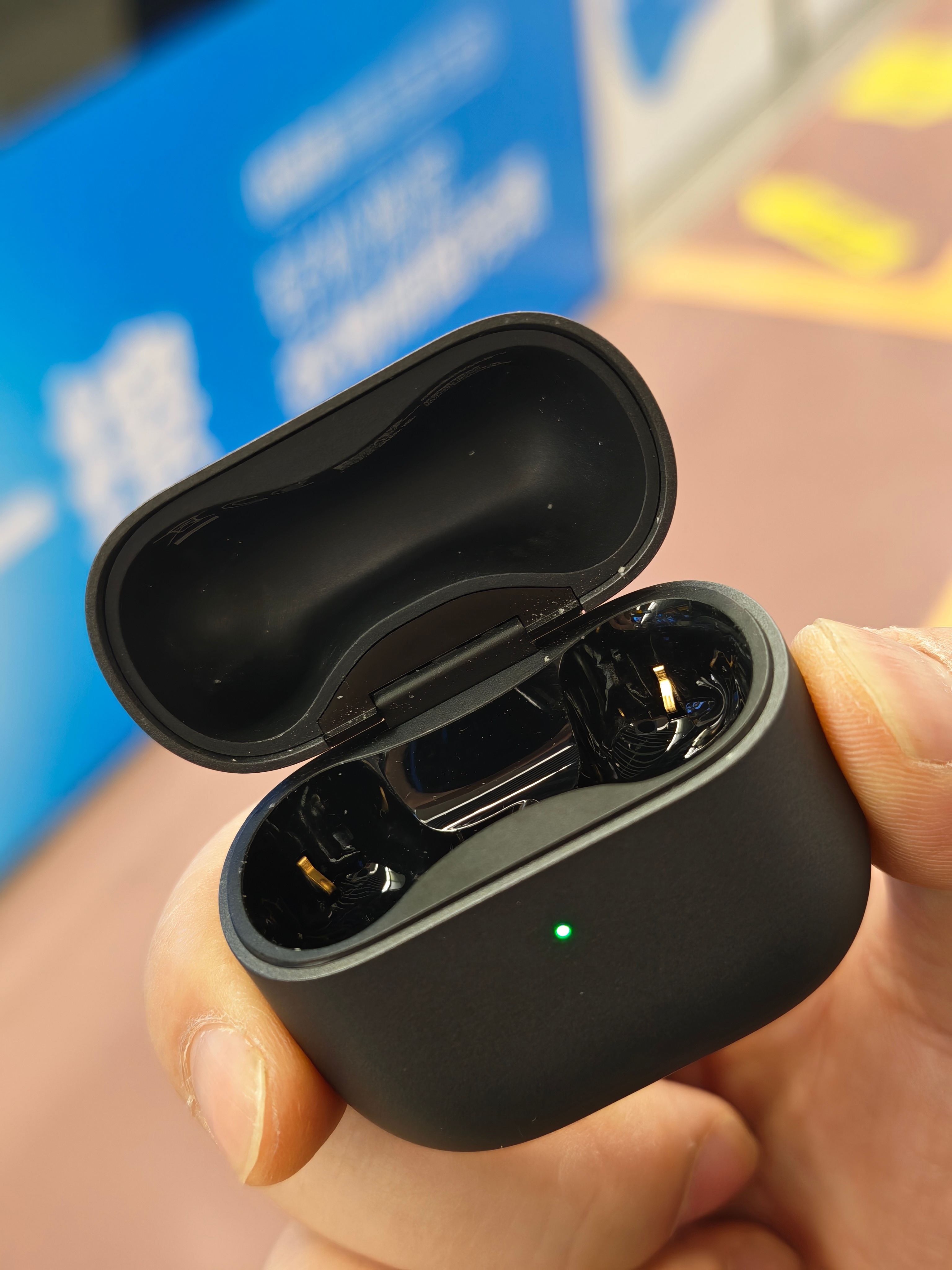 握，准备听歌，我的耳机呢？