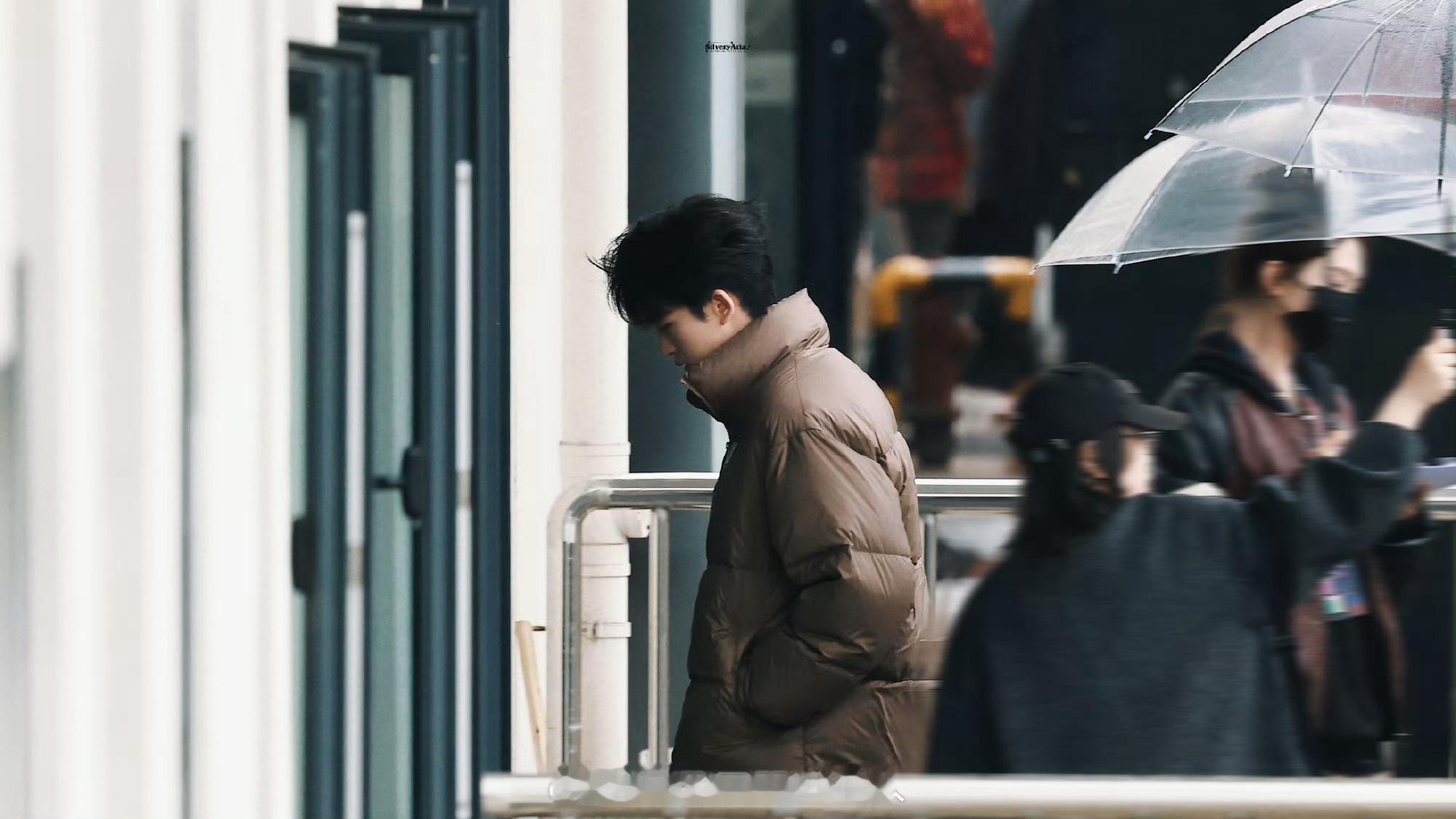 黄子弘凡回应塑料粤语  黄子弘凡回应粤语问题啦，《爱与诚》里他的粤语曾打动我们，