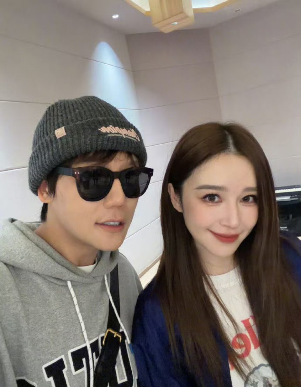 阚清子刘维原来是发小多年未见的发小同框，时间在他们脸上似乎按下了暂停键。原来有些