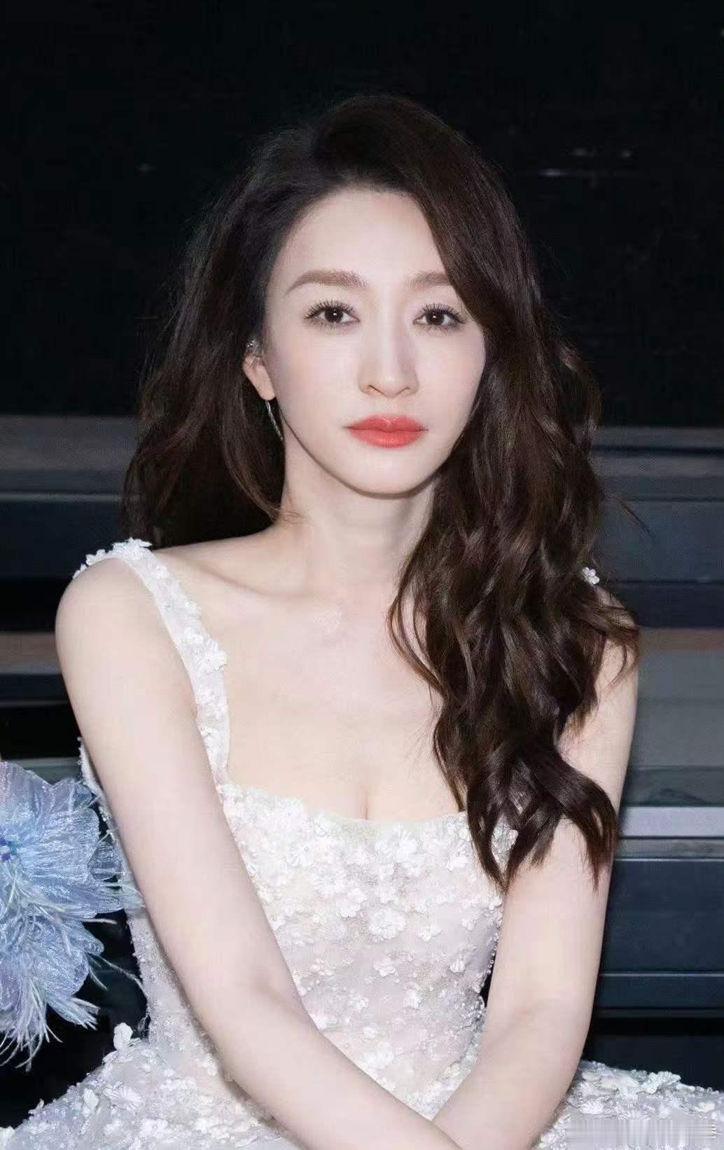 李小冉告别五公发文李小冉发文告别浪姐五公和五公舞台好好说再见，李小冉不舍队友，也