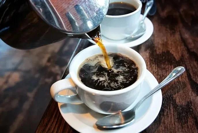 50岁男喝黑咖啡害喝到肾衰竭，罪魁祸首竟是导致食物发霉产生霉菌毒素 )50多岁的