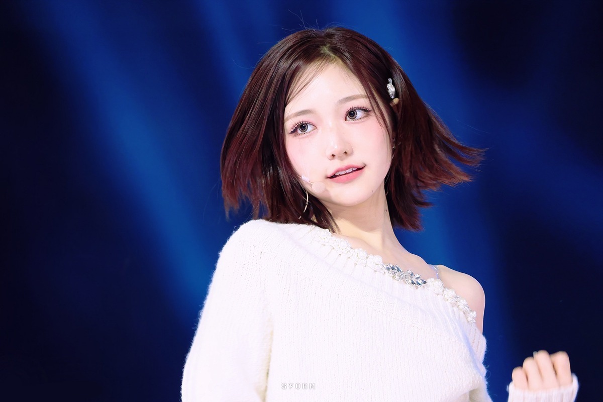 薄唇完全是魅力点的女爱豆KiiiKiii Jiyu薄薄的嘴唇和五官非常协调，微笑