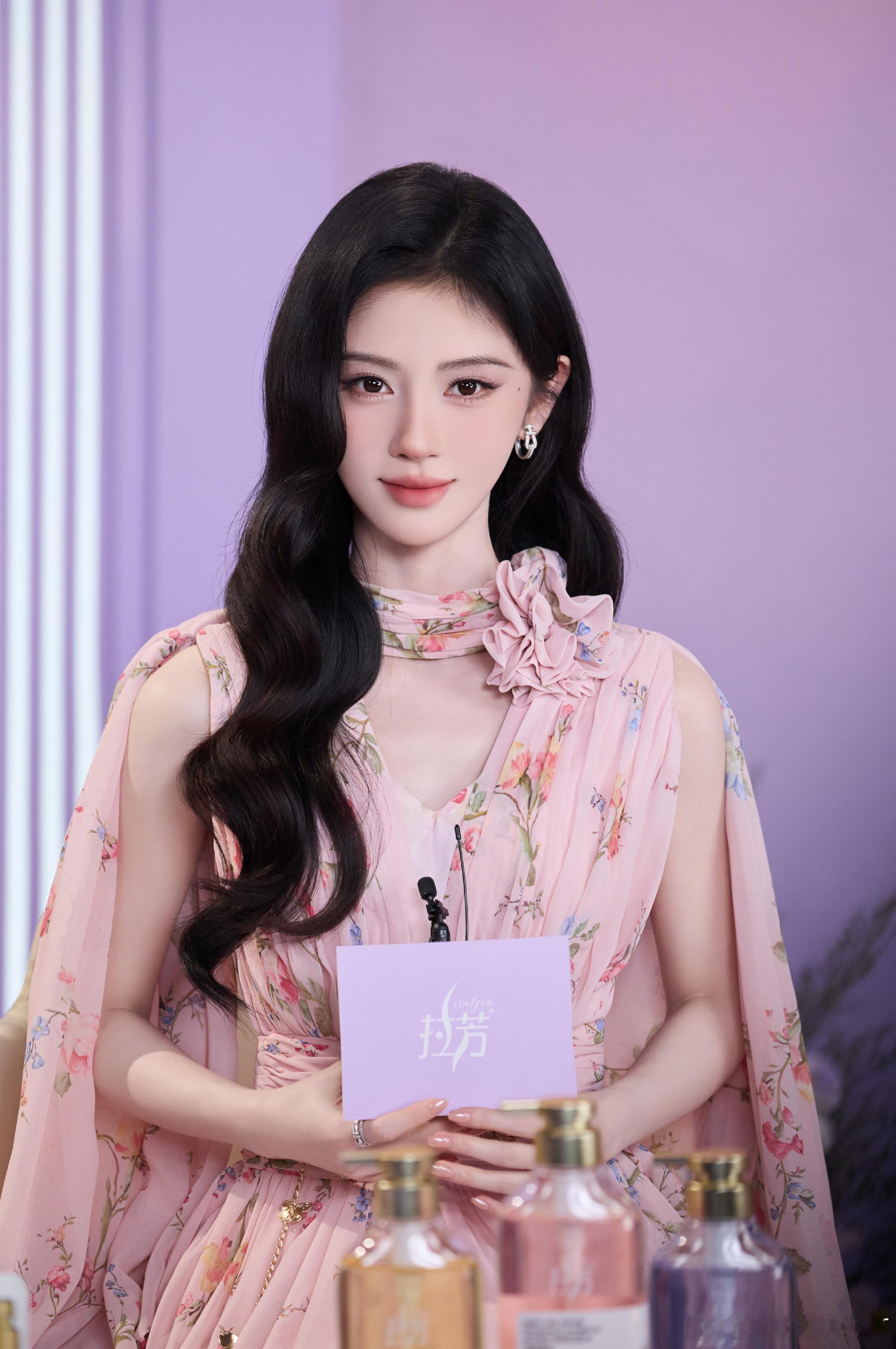 鞠婧祎 jjy 鞠婧祎苏绿夏 “人的一生会遇到很多人 但只有你让我停下了脚步”?