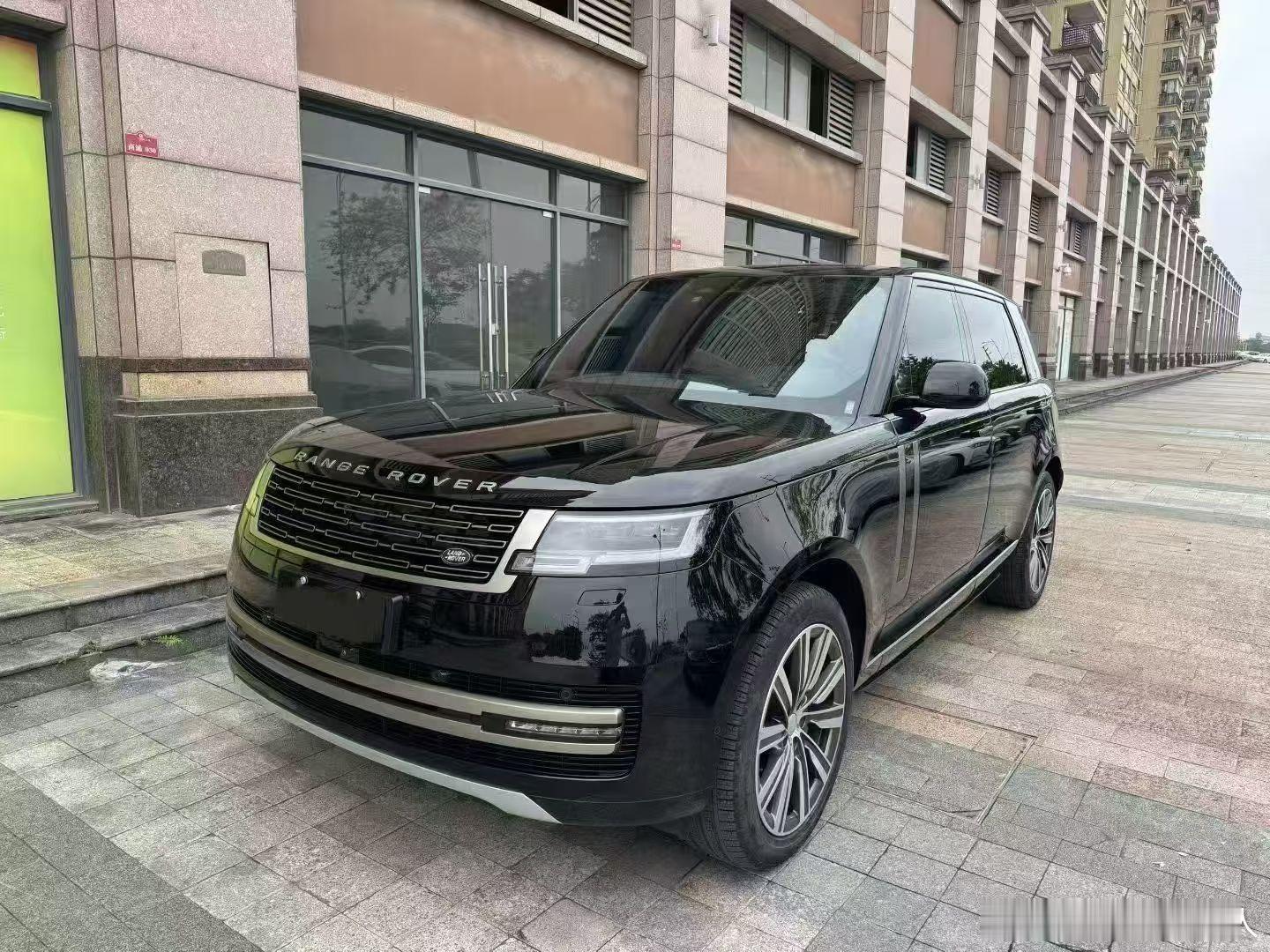 25款路虎揽胜，3.0 L6 400PS盛世加长版五座，带威固车衣， 选配22寸