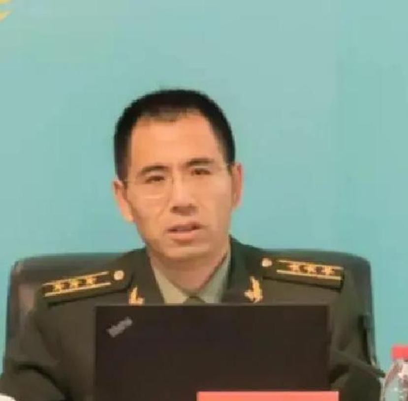 内蒙古通辽农民董栋小，1979年收养了一名两个月大的男婴，含辛茹苦把他养大。40