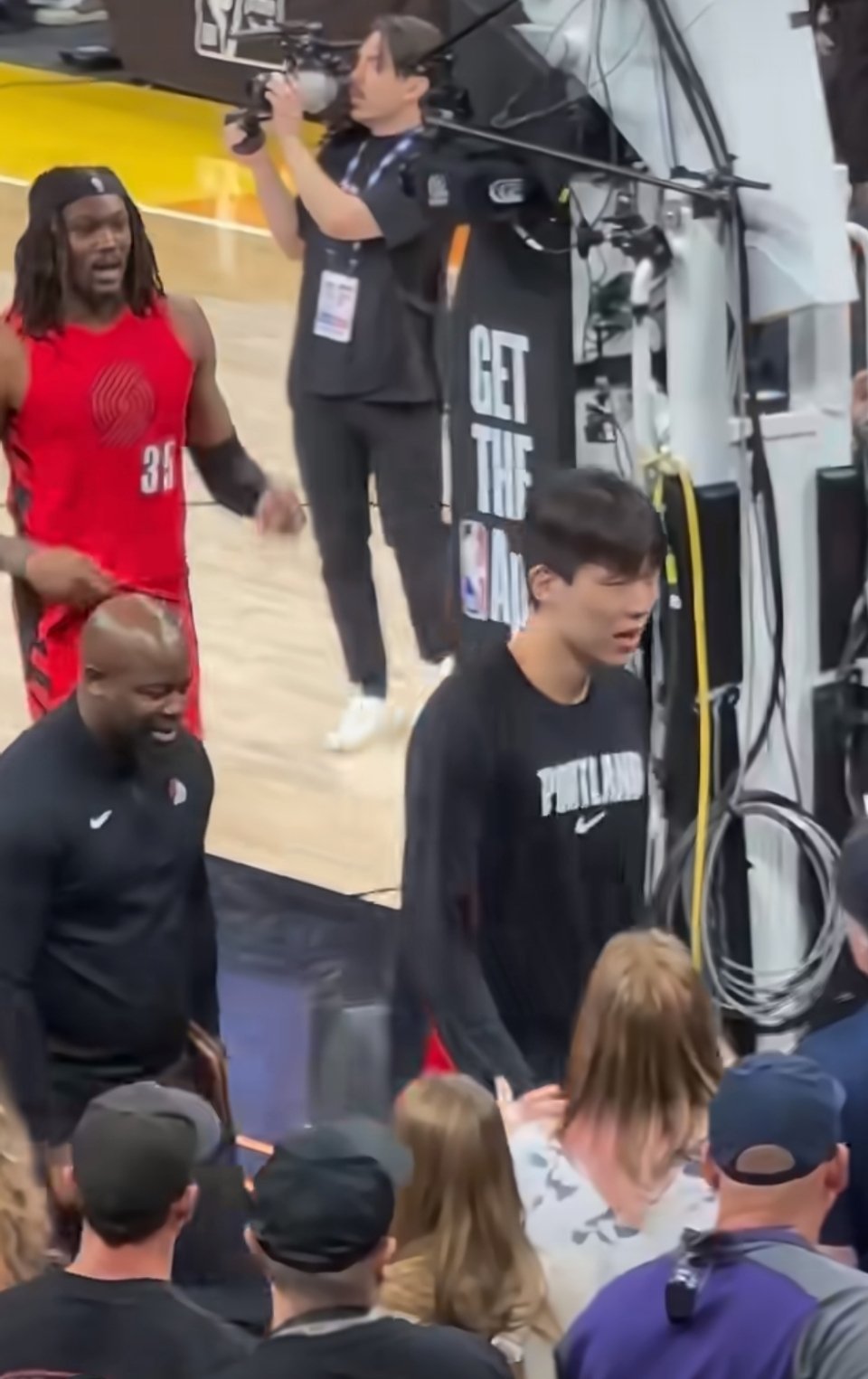 波特兰开拓者 明天9点，开拓者客场挑战马刺的季后赛首战就要开打，杨瀚森也迎来生涯