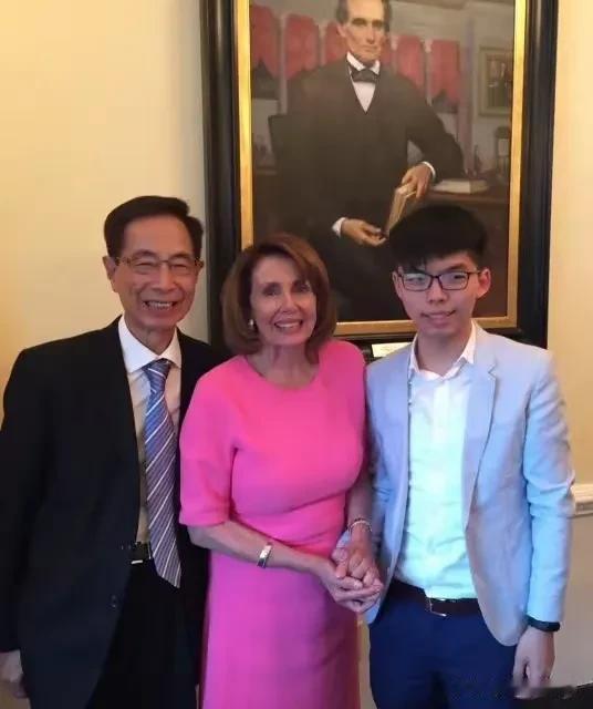 看看黄之锋这些年都见了谁，
绝不能轻易饶过他！ ​​​
现在他知道求饶了，但绝不