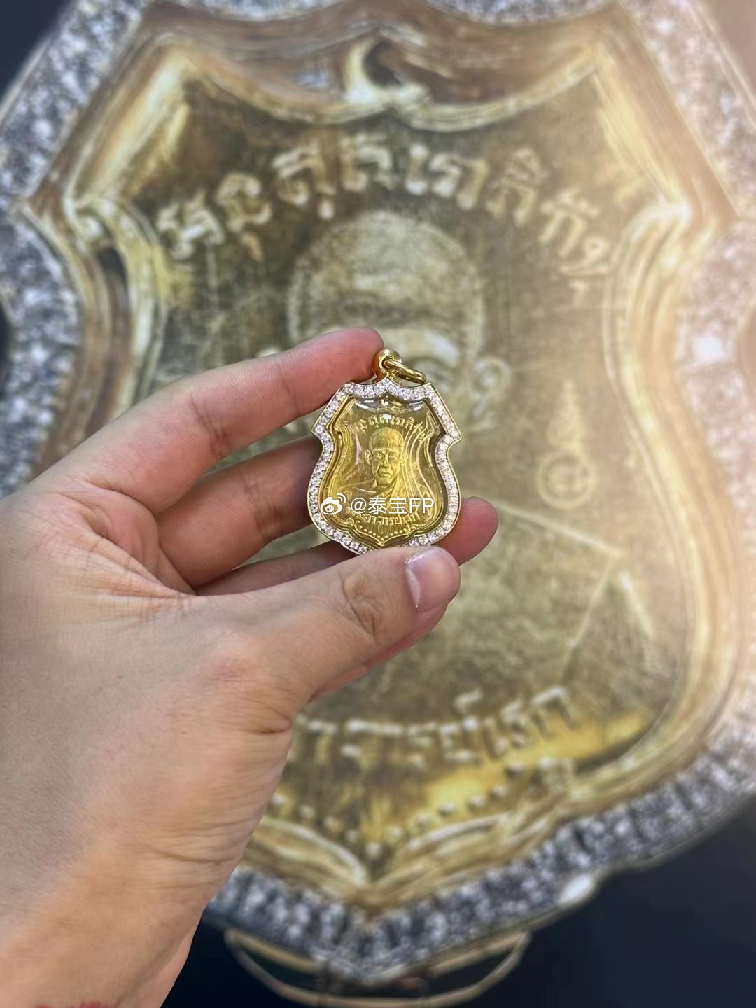 帕阿赞迪烈“联暗”徽章自身BE.2561纯金，制作42枚圈内今年最好的投资逸品 