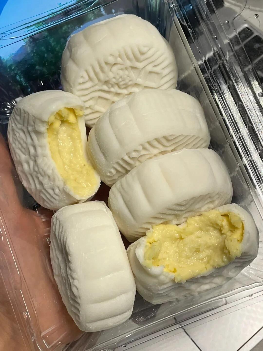 经过中秋节的过后，没卖完的月饼剩余的去向是哪里呢？
超市的经理揭示了四种去向：
